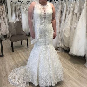 BRAND NEW Allure Couture Wedding Dress